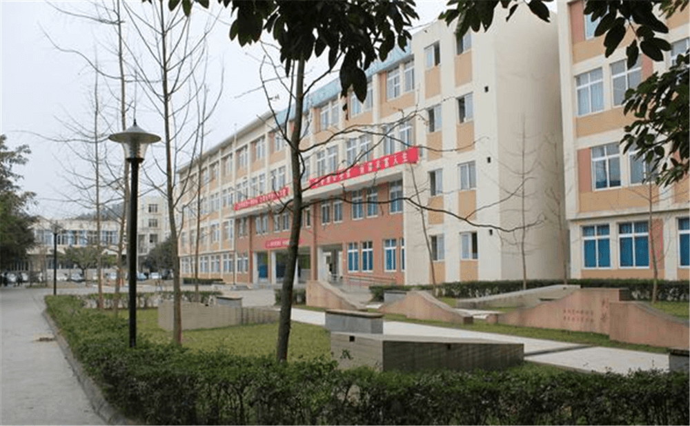 成都列五中學(xué)的高中住宿怎么樣？