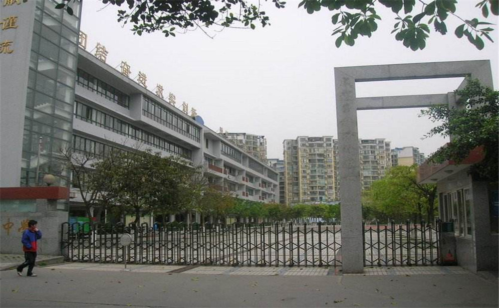 成都玉林中學(xué)的高中住宿怎么樣？