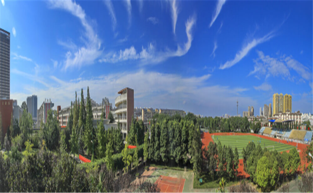 成都市龍泉中學的高中住宿怎么樣？