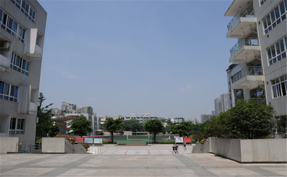 成都鐵路中學近三年的錄取分數(shù)是多少？
