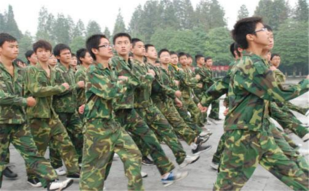郫縣二中學(xué)費是多少？