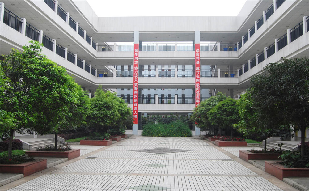 香城中學(xué)的學(xué)費(fèi)是多少錢(qián)？