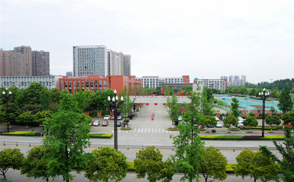 香城中學(xué)的高中住宿怎么樣？