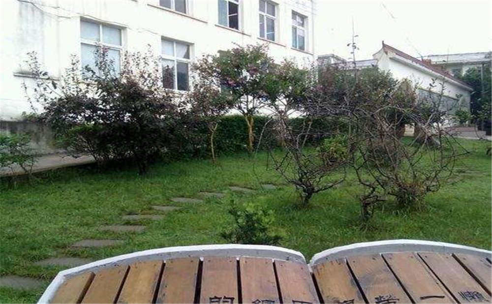 賈家中學(xué)的高中住宿怎么樣？