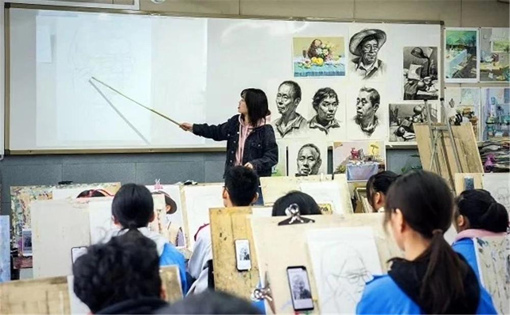 成都市第三中學(xué)錄取分?jǐn)?shù)是多少？