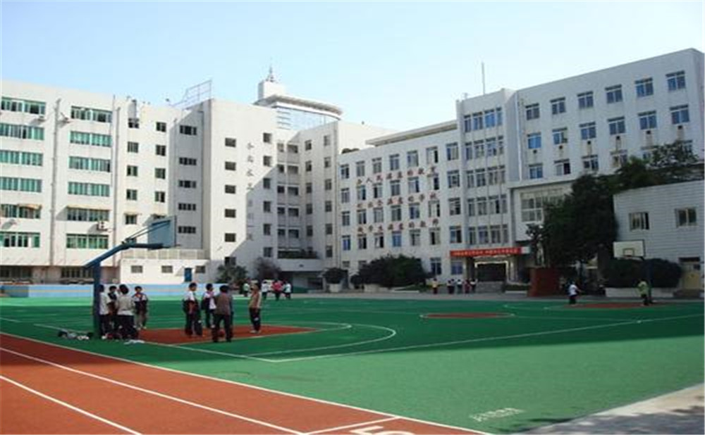 成都市西北中學(xué)的宿舍怎么樣？