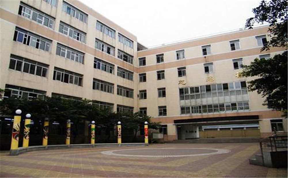 武侯高級中學(xué)的宿舍怎么樣？