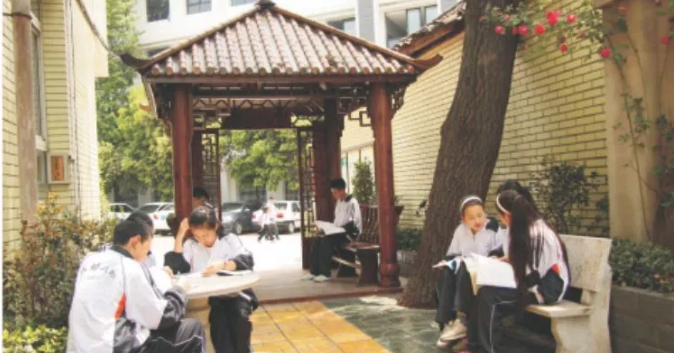 成都市第三十三中學的宿舍怎么樣？