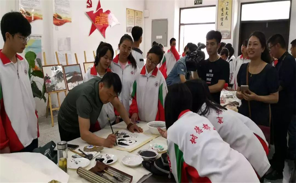 2020年都江堰外國(guó)語(yǔ)實(shí)驗(yàn)學(xué)校計(jì)劃招多少人？