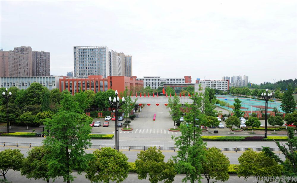 香城中學(xué)的住宿怎么樣？