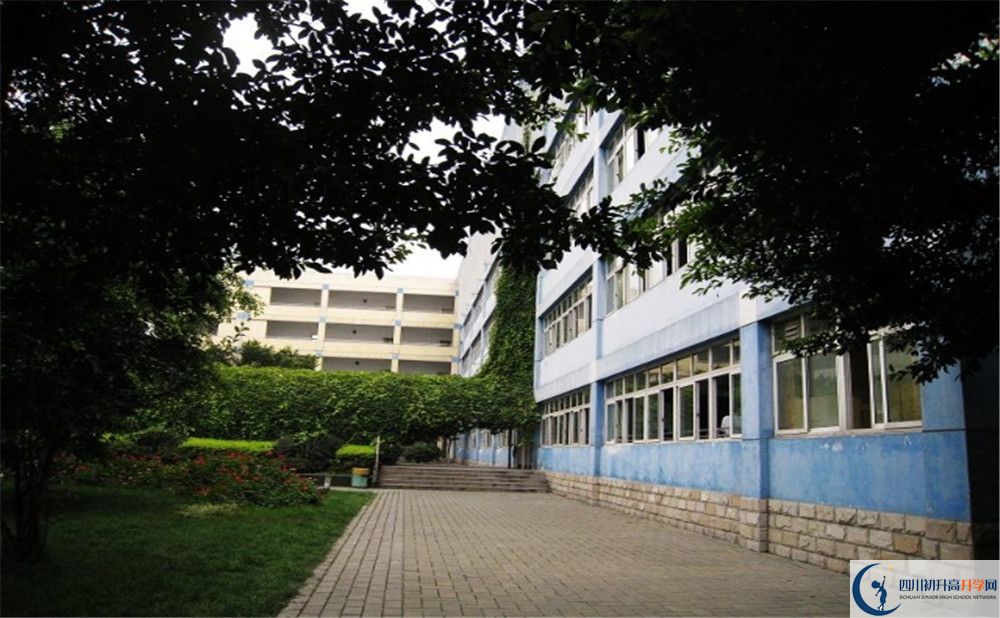 四川師范大學(xué)實(shí)驗(yàn)外國語學(xué)校高中本部的錄取分?jǐn)?shù)是多少？