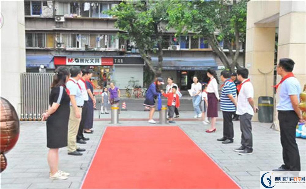 2020成都市石室聯(lián)中蜀華分校初升高的學(xué)費(fèi)是多少？