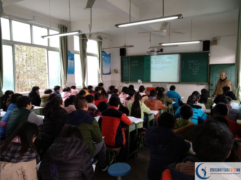 2020成都市田家炳中學初升高的學費是多少？