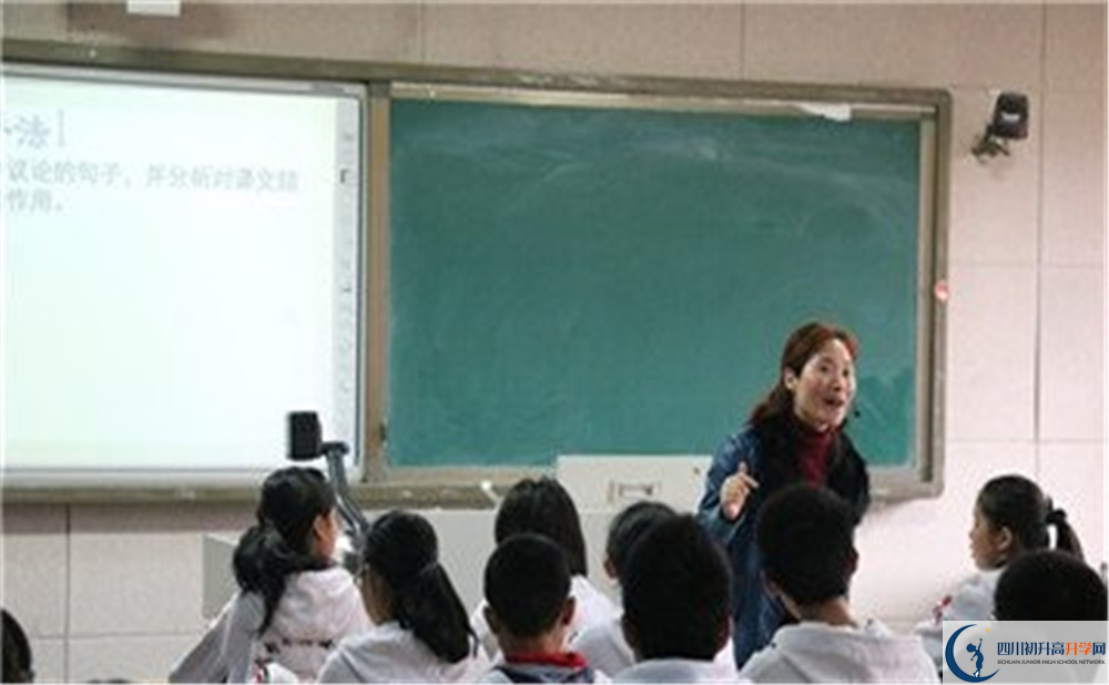 成都實(shí)驗(yàn)中學(xué)高中本部的錄取分?jǐn)?shù)是多少？