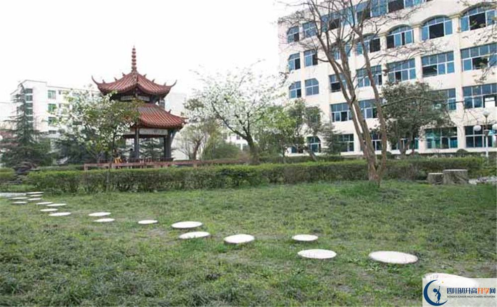 都江堰外國(guó)語實(shí)驗(yàn)學(xué)校實(shí)驗(yàn)班怎么樣？