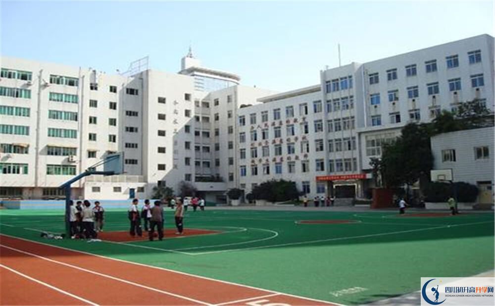 成都市西北中學(xué)的學(xué)費(fèi)收費(fèi)標(biāo)準(zhǔn)是多少錢？
