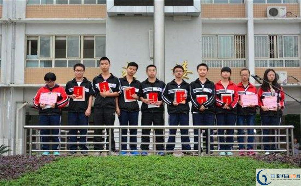 郫縣四中2020年的分數(shù)線是多少？