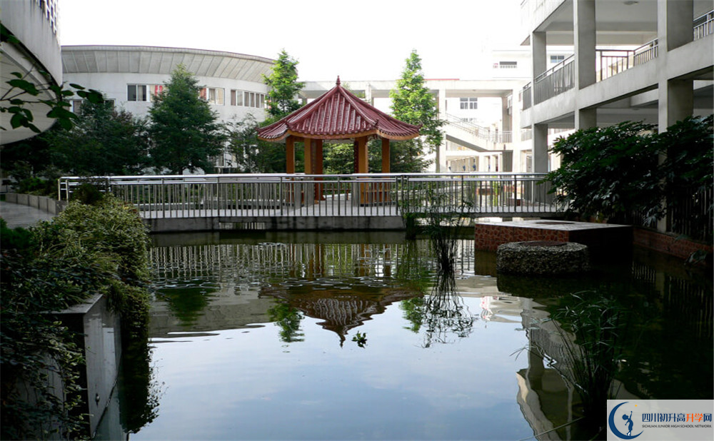 成都市龍泉中學(xué)的高中好不好？