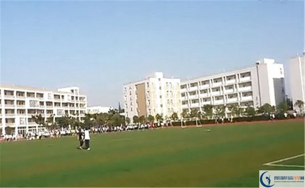郫縣四中的學(xué)費大概多少？