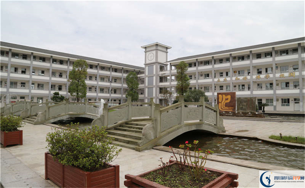 平樂中學(xué)的學(xué)費大概是多少？