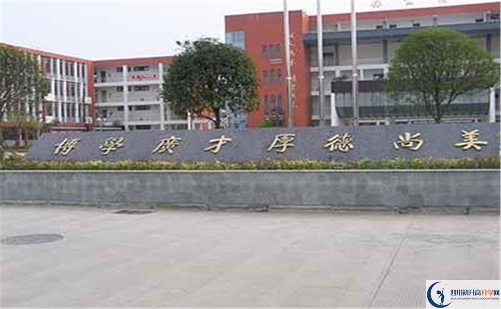 金堂中學的學費大概是多少？