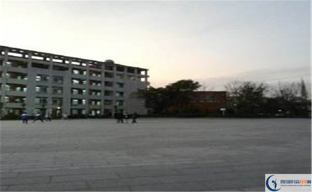 金堂實(shí)驗(yàn)中學(xué)初升高的分?jǐn)?shù)線是多少？