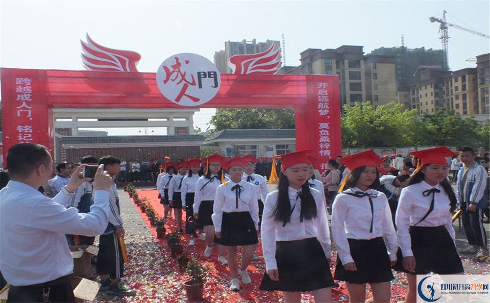 淮口中學的學費大概是多少？