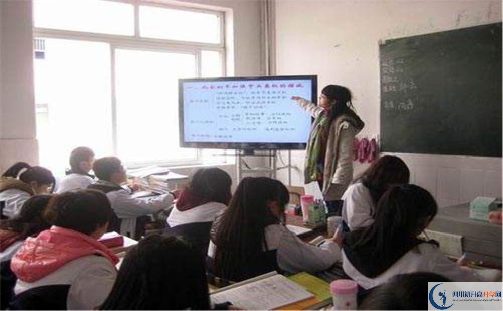 大邑縣實(shí)驗(yàn)中學(xué)初升高的分?jǐn)?shù)線是多少？
