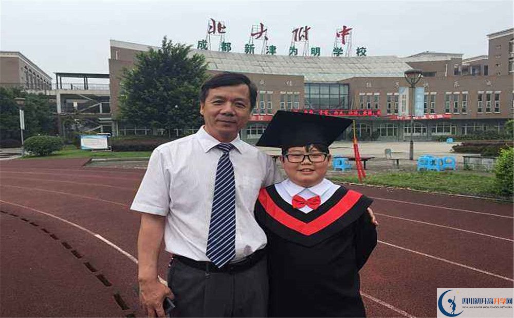 北大附中成都新津為明學校的學費大概是多少？