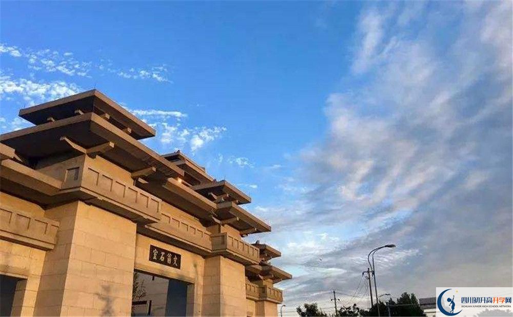 成都石室中學(xué)北湖校區(qū)的一年學(xué)費(fèi)是多少？