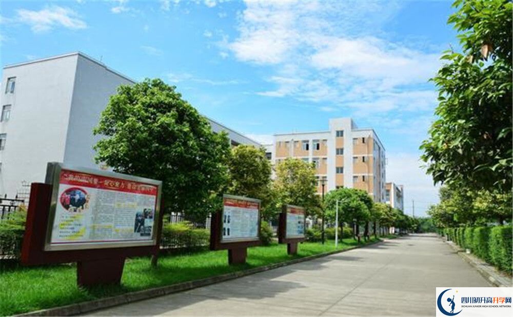 郫縣四中的老師好不好？