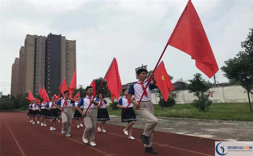 濛陽中學一年的學費是多少？