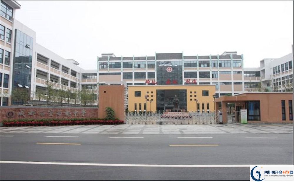 成都石室蜀都中學(xué)一年的學(xué)費(fèi)是多少錢？