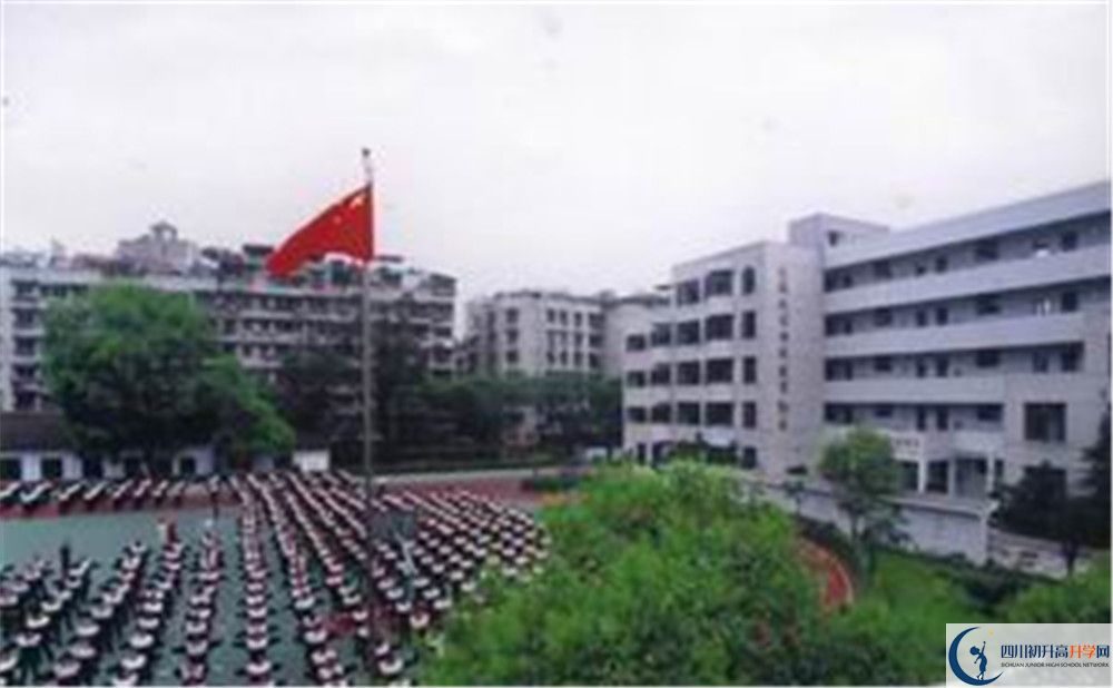 上成都市第十七中學(xué)的分?jǐn)?shù)線是多少？