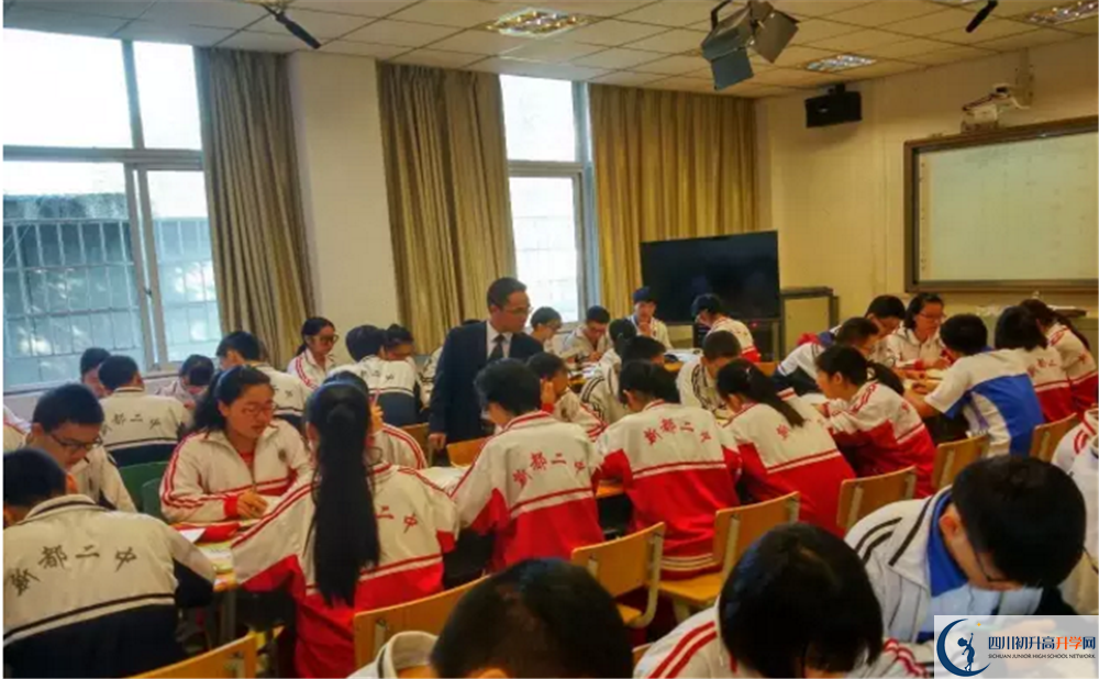 新都二中的老師好不好？