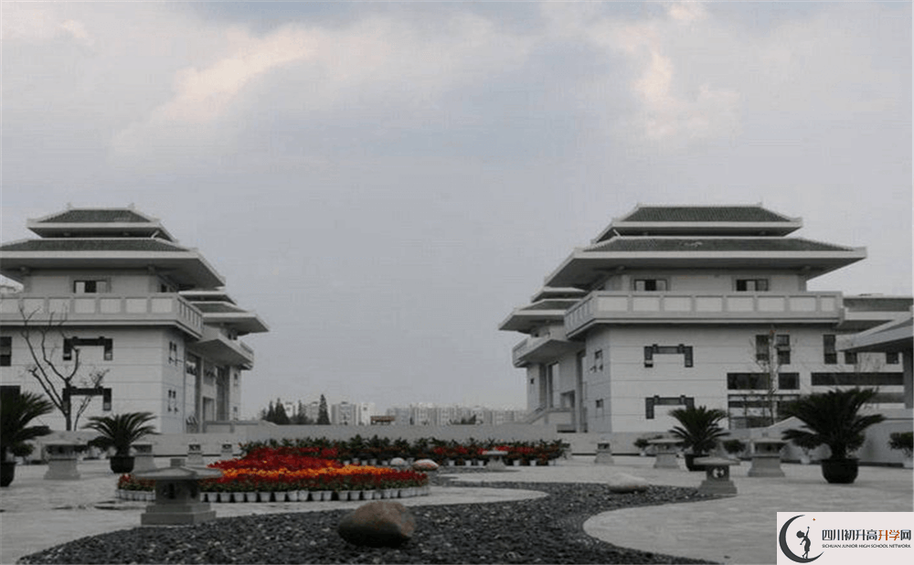 成都石室中學(xué)北湖校區(qū)一學(xué)期的學(xué)費(fèi)是多少錢？