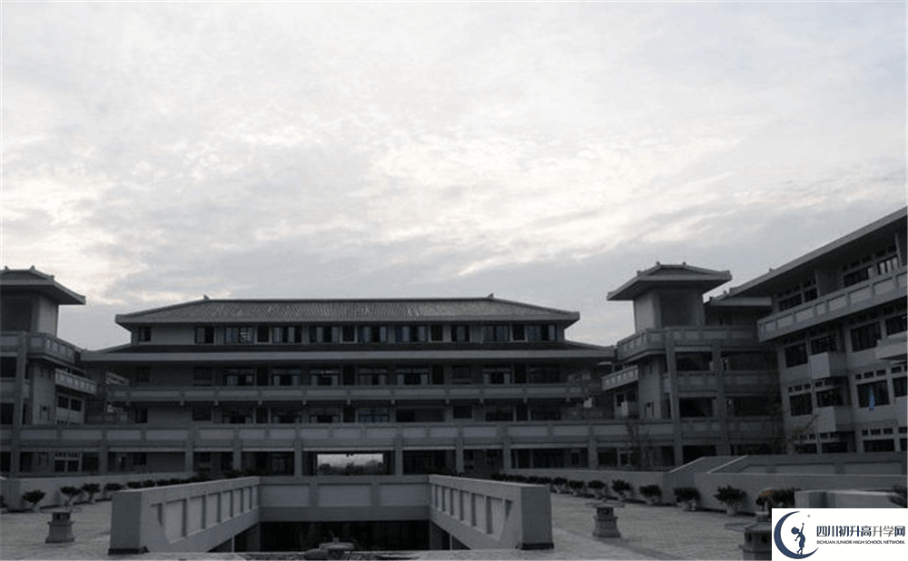 成都石室中學(xué)北湖校區(qū)的高中住宿好不好？