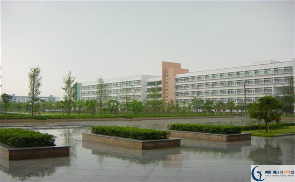 西南交通大學(xué)附屬中學(xué)的分?jǐn)?shù)線是多少？