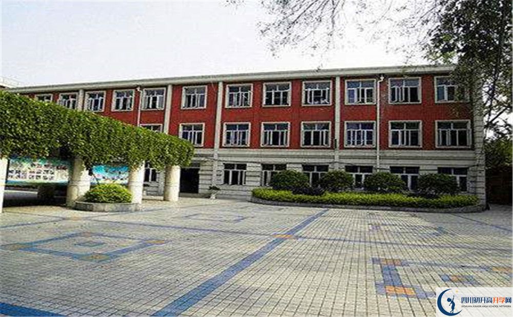 成都樹德中學(xué)一學(xué)期的學(xué)費是多少？