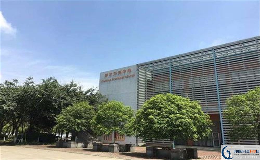 成都樹德中學光華校區(qū)一學期的學費是多少？