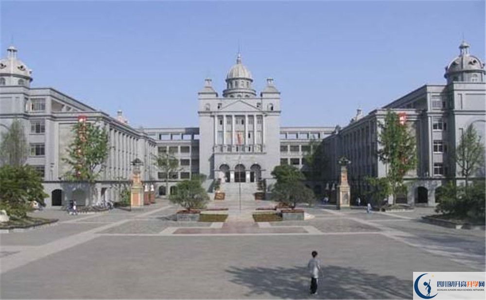 成都石室外國(guó)語(yǔ)學(xué)校的分?jǐn)?shù)線數(shù)多少？