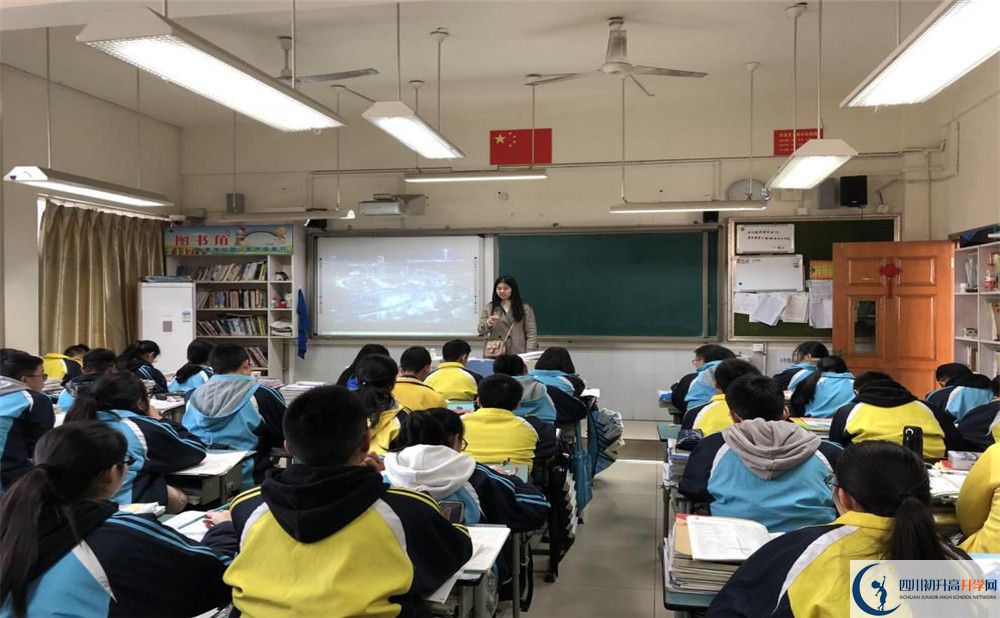 上金堂中學(xué)的分?jǐn)?shù)線是多少？