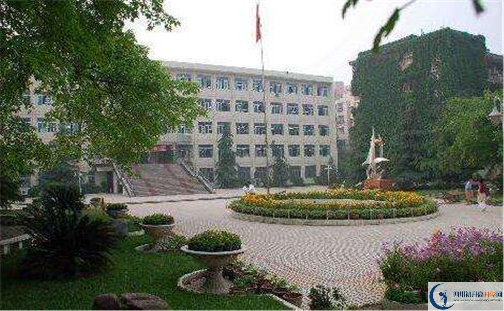簡陽中學(xué)一學(xué)期的學(xué)費是多少？