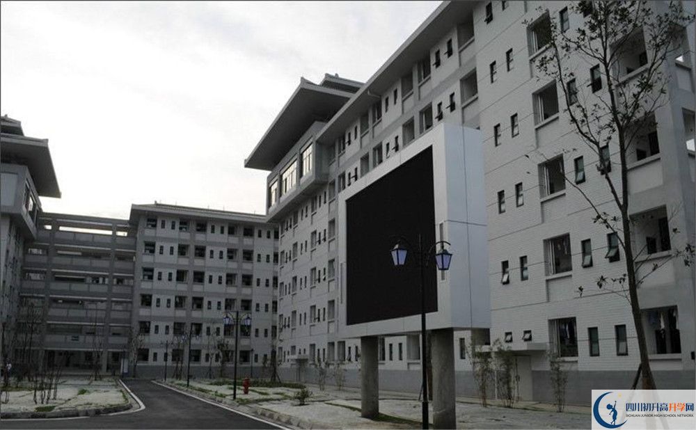 考成都石室中學(xué)北湖校區(qū)的分?jǐn)?shù)線是多少？