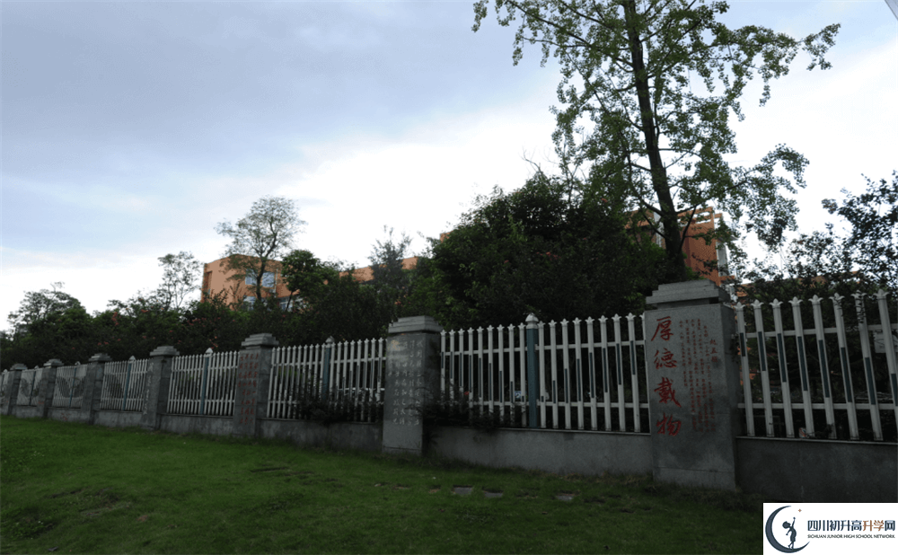 溫江中學(xué)的宿舍好不好？