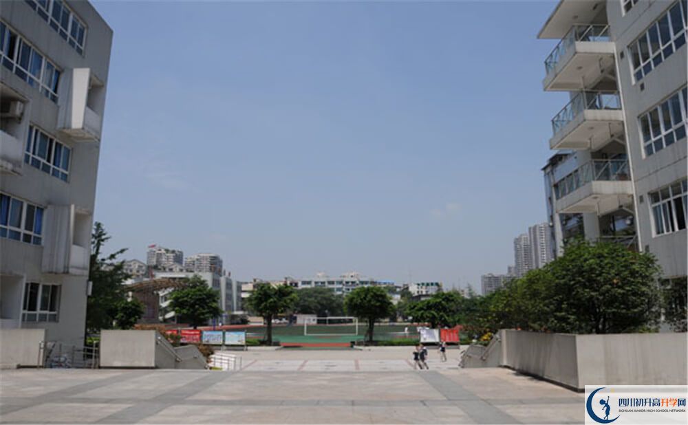 成都鐵路中學(xué)的分?jǐn)?shù)線大概是多少分？