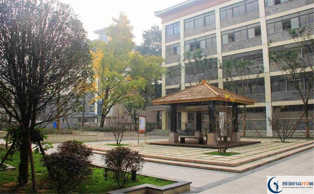 成都市西北中學(xué)高中歷年來(lái)的分?jǐn)?shù)線是多少分？