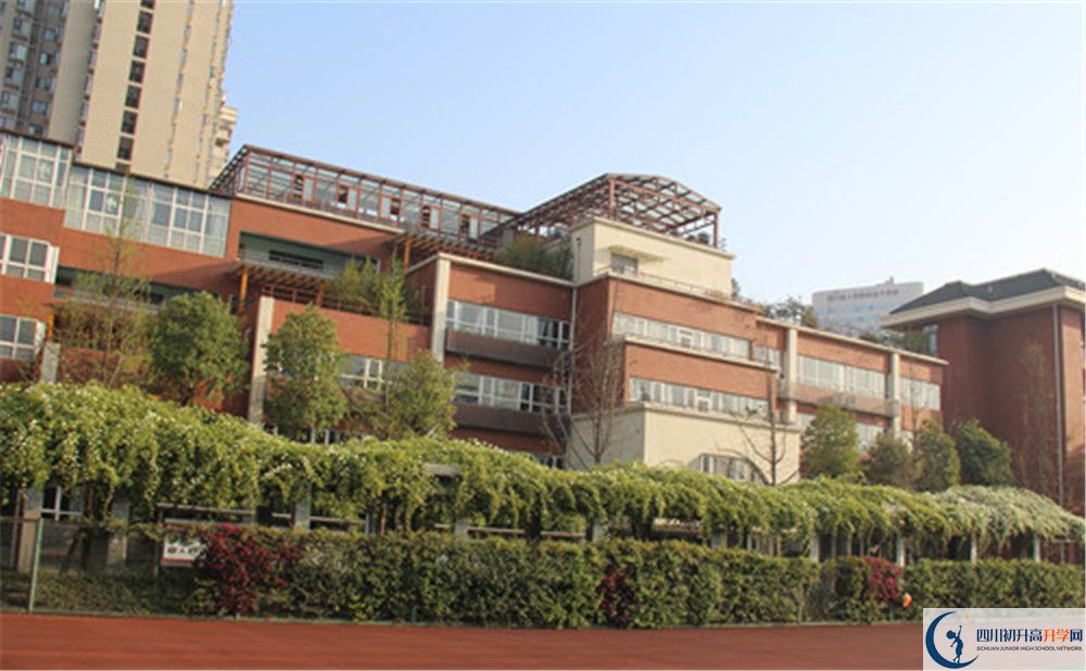 成都七中八一學(xué)校住宿條件怎么樣？