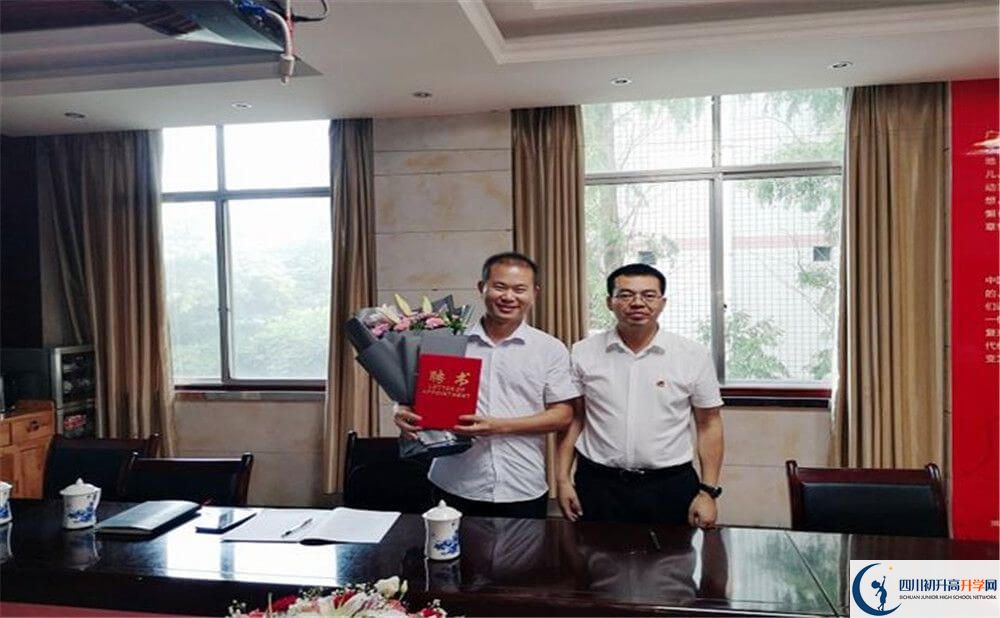 成都市太平中學(xué)高一多久放一次假？
