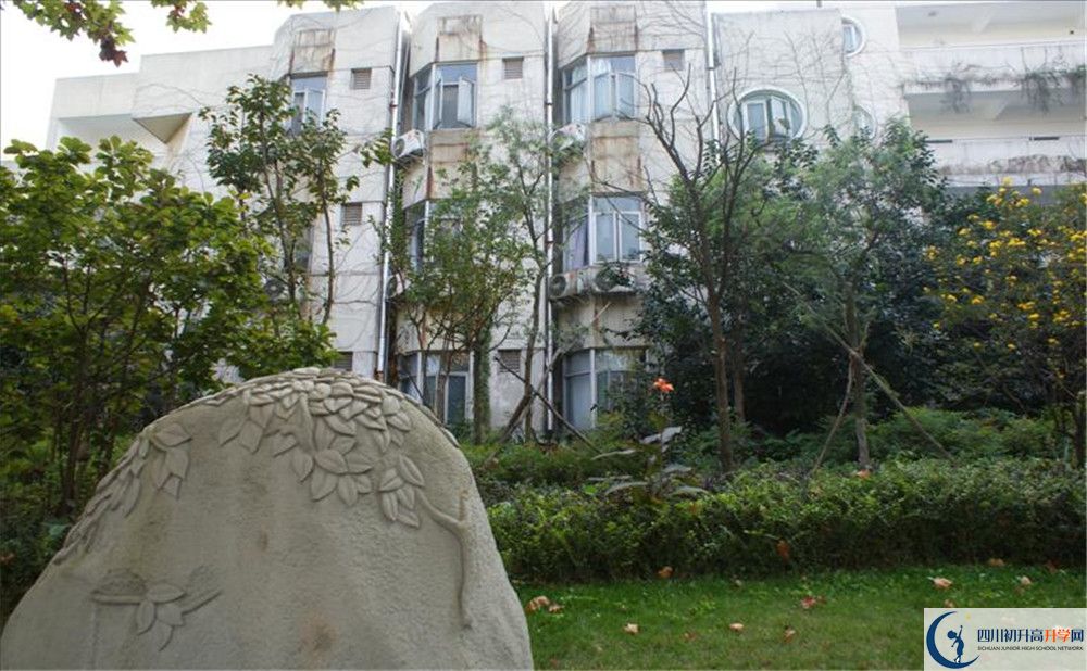 四川師范大學(xué)附屬中學(xué)住宿費(fèi)用是多少？